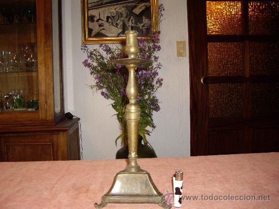 Antig&uuml;edades: CANDELABRO DE BRONCE MUY ANTIGUO - Foto 1