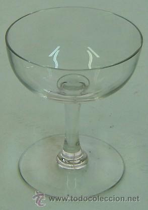Antig&uuml;edades: COPA ANTIGUA DE CAVA-CON PEQUE&Ntilde;O TOQUE LATERAL-MEDIDAS 9*10,5 CMS.