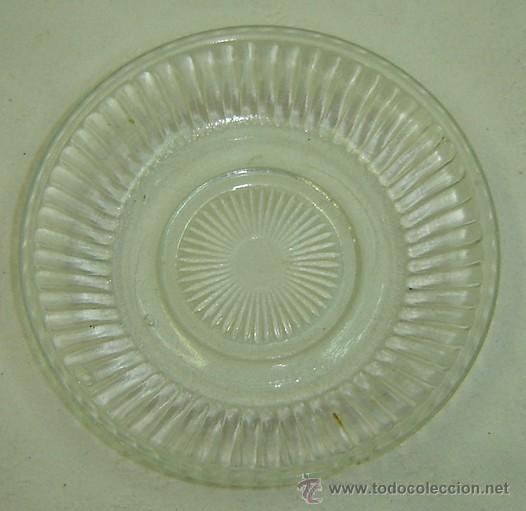 Antig&uuml;edades: PLATO DECORATIVO DE CRISTAL-DIAMETRO 14 CMS.