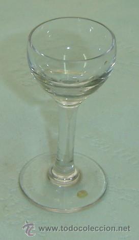 Antig&uuml;edades: COPA MINI DE LICOR-AGRIETADA-MEDIDA 4*9 CMS. - Foto 1