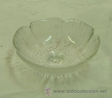 Antiguidades: PLATITO DECORATIVO DE CRISTAL-DIAMETRO 9 CMS.-ALTO 3,5 CMS.