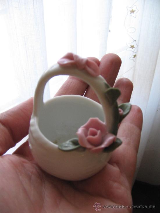 Antig&uuml;edades: Cestita de porcelana - Foto 1