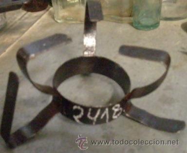 Antig&uuml;edades: Tr&eacute;bede de trinchera, 10 cms de altura - Foto 1