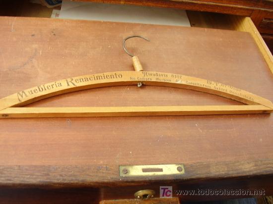 Antig&uuml;edades: Percha de Madera  Muebler&iacute;a Renacimiento Rivadavia 8137