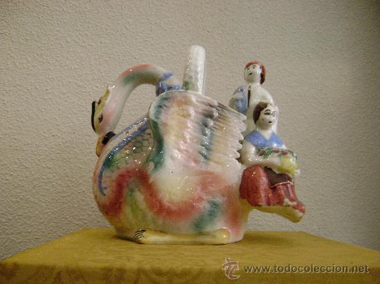 Antig&uuml;edades: CISNE CON PERSONAJES - Foto 1