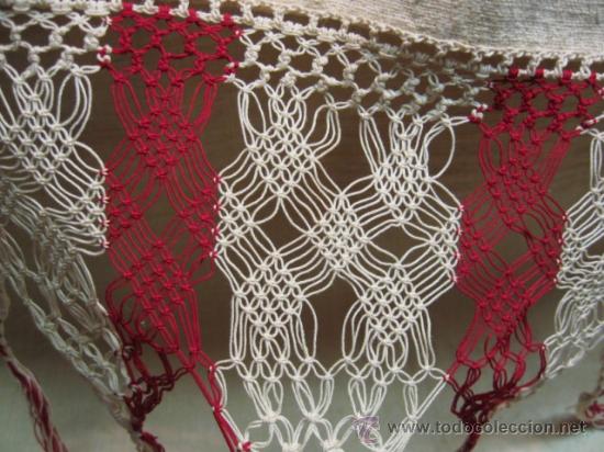 Antiquit&eacute;s: ENORME TOALLA EN LIENZO DE LINO FF.SG.XIX. 1890 FLECO A MODO DE MACRAM&Eacute;, BICOLOR. MIDE 90 X 64CM.