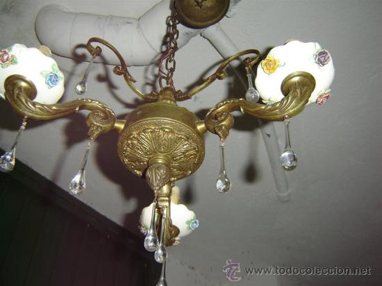 Antig&uuml;edades: lampara de bronce y porcelana - Foto 3