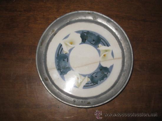 Antig&uuml;edades: PLATITO PORCELANA Y METAL - Foto 1