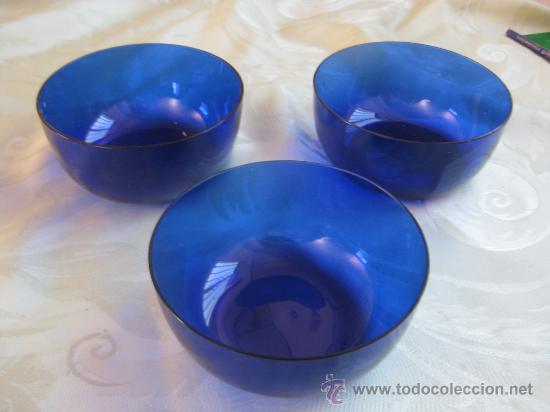 Antig&uuml;edades: CUENCOS DE CRISTAL FINO EN UN AZUL PRESIOSO - TRES