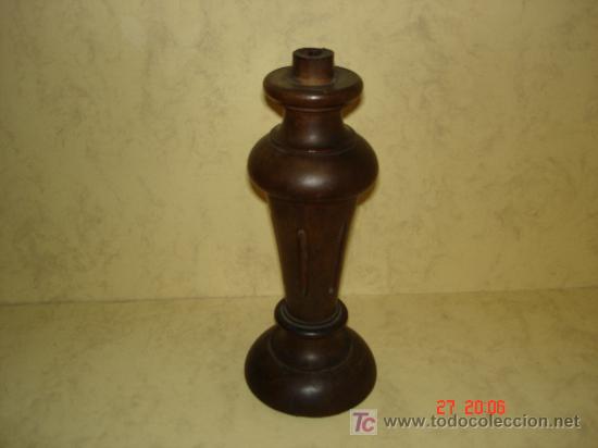Antig&uuml;edades: CANDELABRO DE MADERA SIN VELA - Foto 1