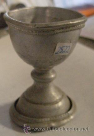 Antig&uuml;edades: Huevera de aluminio, abollada - Foto 1