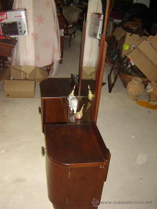 Antig&uuml;edades: tocador en madera y espejo grande - Foto 3