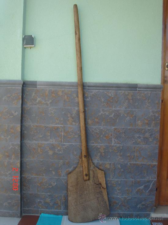 Antig&uuml;edades: PALA PARA AVENTAR EL CEREAL, DE MADERA -145 CMS DE LONGUITUD- - Foto 1