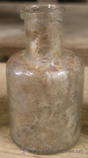 Antig&uuml;edades: Botella de cristal de 69 cms aprox. - Foto 1