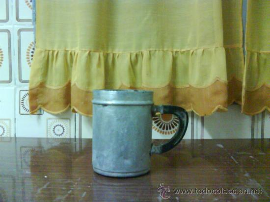 Antig&uuml;edades: JARRA DE ALUMINIO ANTIGUA PARA DESPACHAR LECHE , 1/2 LITRO .