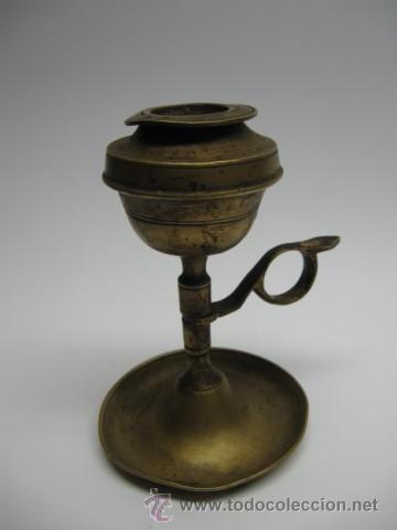 Oggetti Antichi: ANTIGUA LAMPARITA DE ACEITE, EN LATON. SG.XIX. SIN CAPUCHON. MIDE 14 X 9 CM.