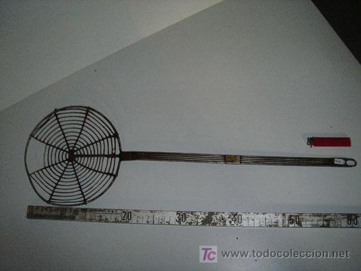 Antig&uuml;edades: espumadera muy antigua y grande - Foto 1