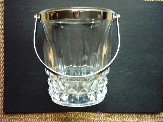 Antiquit&eacute;s: CUBITERA DE CRISTAL DE ARQUES. 13 x 11 cm. Sello en la base.