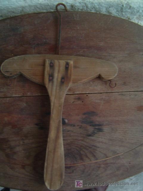 Antig&uuml;edades: ANTIGUO COLGADOR DE MADERA - Foto 2