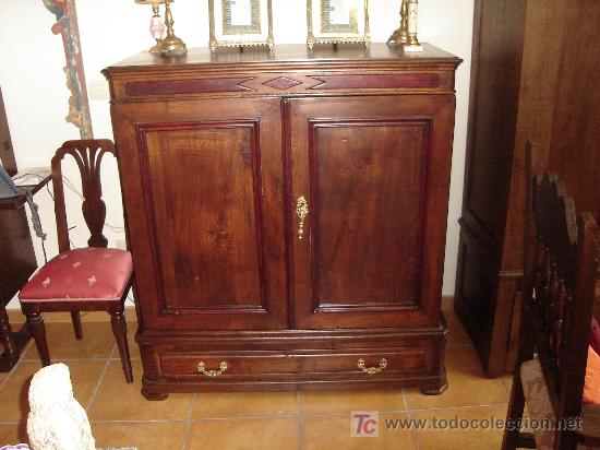 Antig&uuml;edades: c&oacute;moda armario de casta&ntilde;o - Foto 1