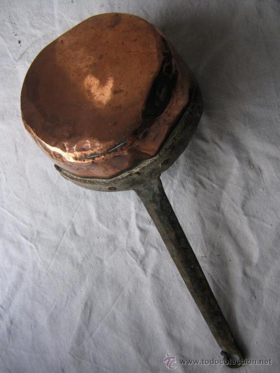 Antig&uuml;edades: ANTIGUO CAZO DE COBRE CON MANGO DE HIERRO - Foto 2