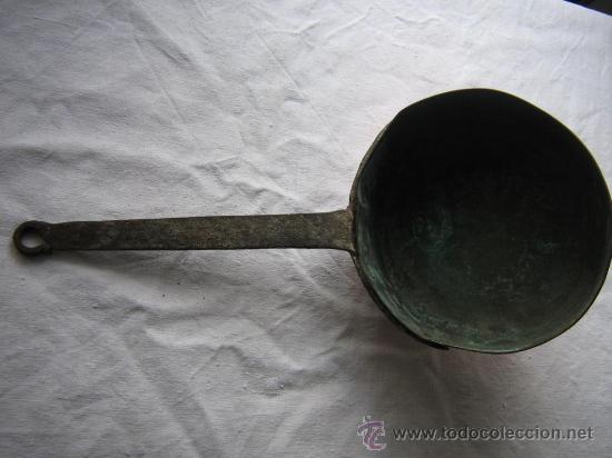 Antig&uuml;edades: ANTIGUO CAZO DE COBRE CON MANGO DE HIERRO - Foto 3