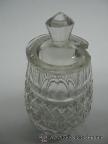 Antiguidades: PRECIOSO SALERITO CON TAPA, CRISTAL TALLADO. FF.SG.XIX.. 1870 -1890. MIDE 7,5 X 4 CM.