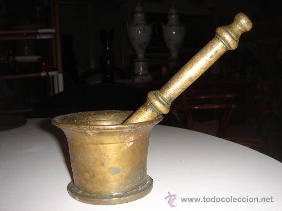 Antiquit&eacute;s: ANTIGUO ALMIREZ O MORTERO DE BRONCE CON SU MANO.