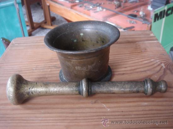 Antig&uuml;edades: ANTIGUO ALMIREZ O MORTERO DE BRONCE CON SU MANO. - Foto 2