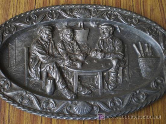 Antig&uuml;edades: PAREJA DE BANDEJAS .. De aluminio labradas - Foto 3