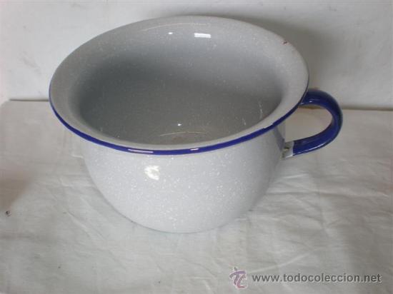 Antig&uuml;edades: orinal de laton con ceramica - Foto 1