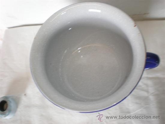 Antig&uuml;edades: orinal de laton con ceramica - Foto 2