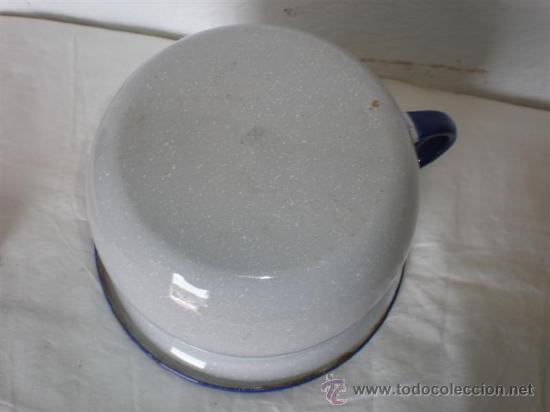 Antig&uuml;edades: orinal de laton con ceramica - Foto 3