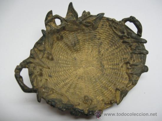 Antiques: PEQUE&Ntilde;O VACIA BOLSILLOS EN LATON DORADO. PP.SG.XX. EPOCA ART NOUVEAU. FORMA DE CESTO. 12 CM.