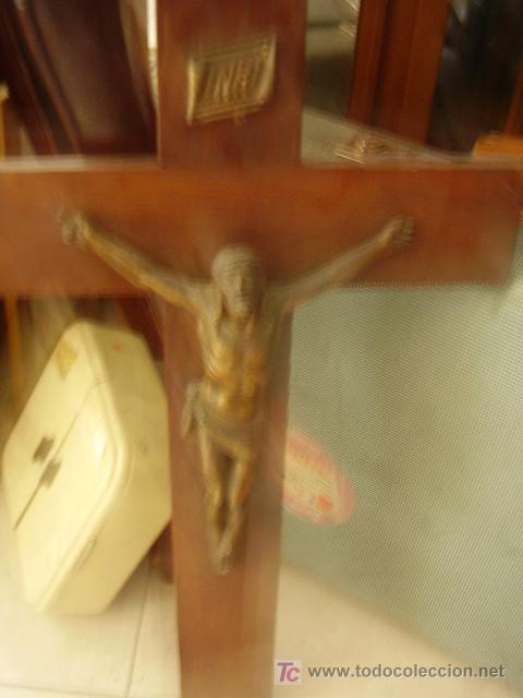 Antig&uuml;edades: Crucifijo a&ntilde;os 60 - Foto 2