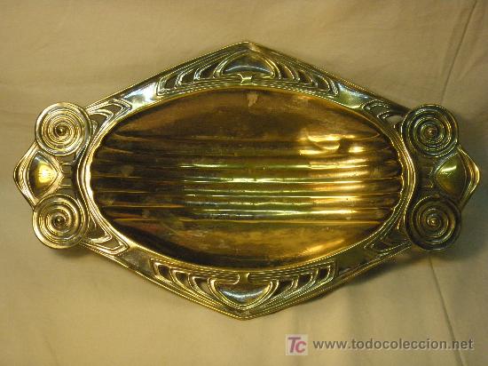 Antig&uuml;edades: BANDEJA MODERNISTA DE METAL - Foto 1