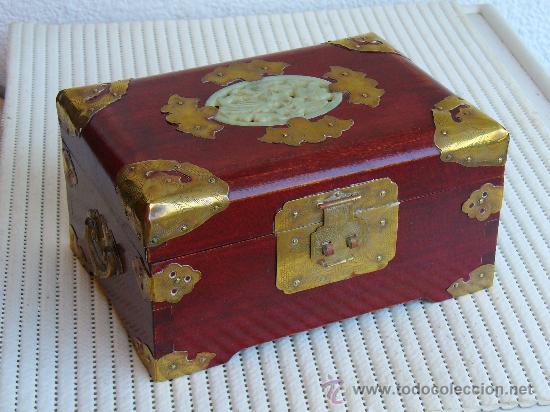 Antig&uuml;edades: JOYERO DE MADERA (FRABRICADO EN SHANGAI) MEDIDAS 14X20X10.