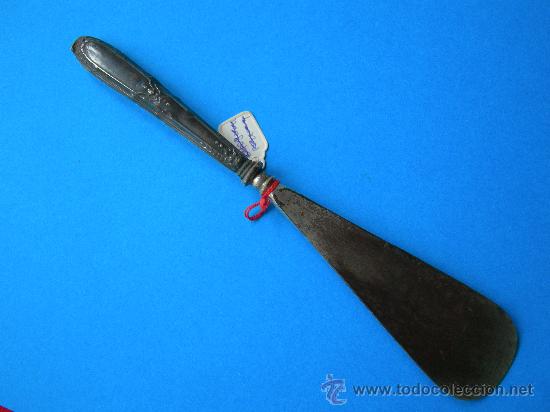 Antig&uuml;edades: ANTIGUO CALZADOR CON MANGO DE PLATA - Foto 1