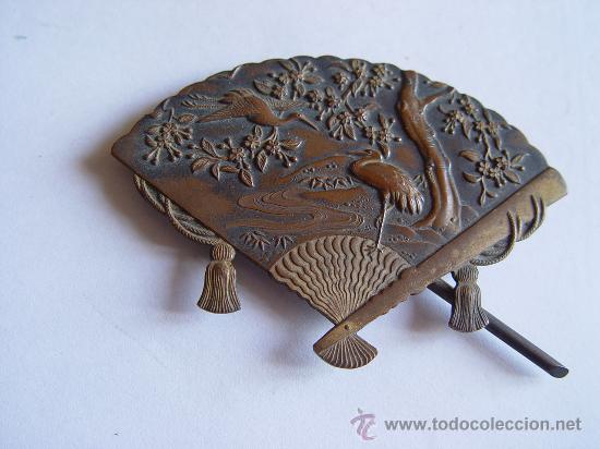 Antiques: Tarjetero oriental de bronce con forma de abanico. Trabajo muy delicado.
