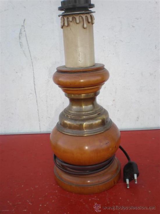 Antig&uuml;edades: lampara de mesilla de madera - Foto 1