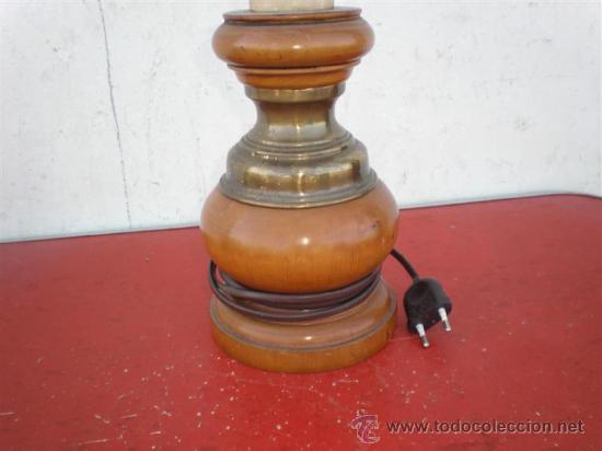 Antig&uuml;edades: lampara de mesilla de madera - Foto 2