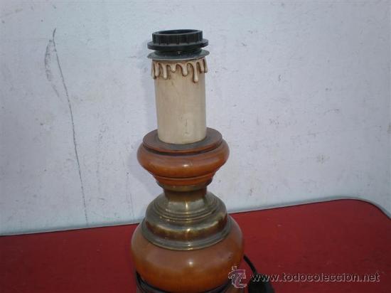 Antig&uuml;edades: lampara de mesilla de madera - Foto 3