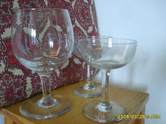 Antig&uuml;edades: Dos   COPAS   DE  CAVA / CHAMPA&Ntilde;   y   una de BRANDY - Foto 1