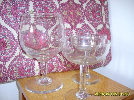 Antig&uuml;edades: Dos   COPAS   DE  CAVA / CHAMPA&Ntilde;   y   una de BRANDY - Foto 2