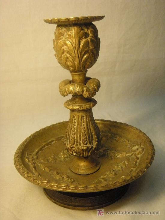 Antig&uuml;edades: CANDELERO ANTIGUO DE FUNDICION DE BRONCE - Foto 1