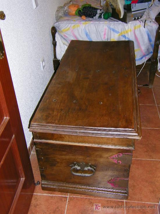 Antig&uuml;edades: ARCA NOGAL MACIZO - Foto 1
