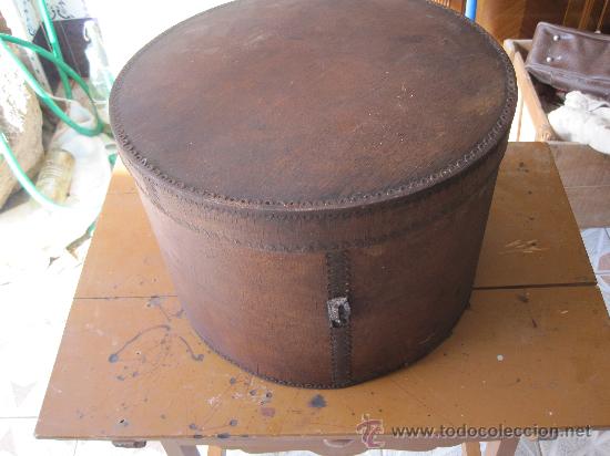 Antigua maleta redonda para sombrero en mad - Sold at Auction - 20108221