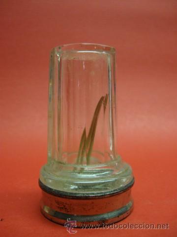 Antiquit&auml;ten: CURIOSO PALILLERO EN VIDRIO PRENSADO Y CALAMINA. PP.SG.XX. MIDE 8X5CM. PATENTADO, FAGES.
