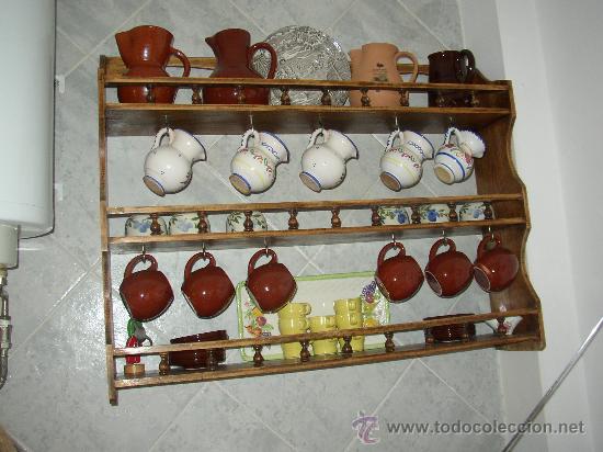 Antig&uuml;edades: Estanter&iacute;a con elementos diversos de cer&aacute;mica - Foto 2