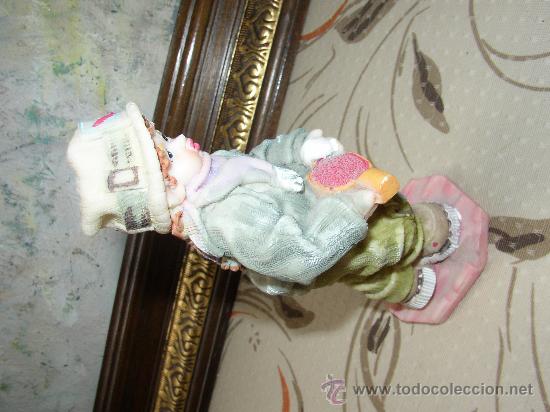 Antig&uuml;edades: Figura de ni&ntilde;o en Bikscuit? - Foto 2
